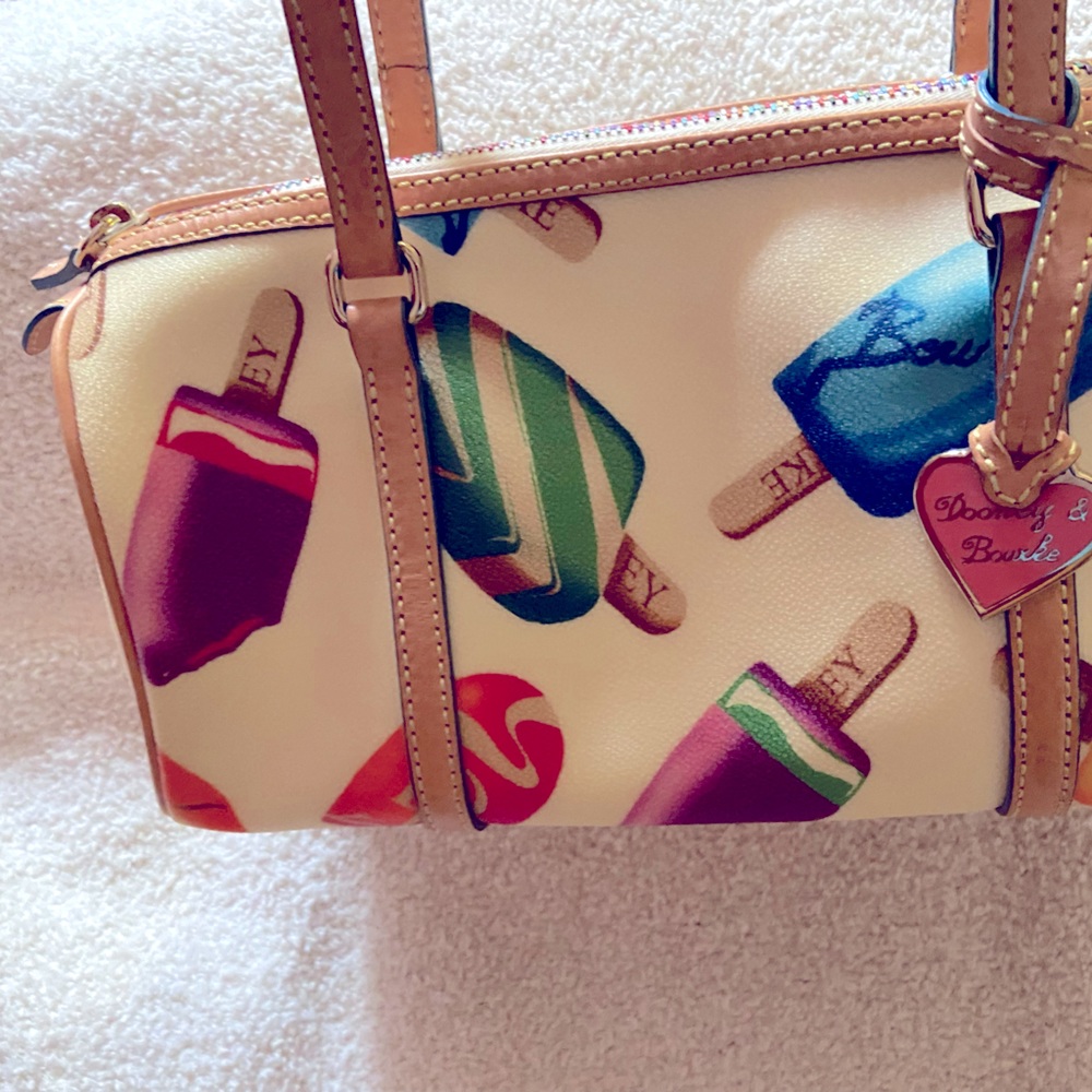 Fun summer Dooney. Love the colored zipper. Great condition.